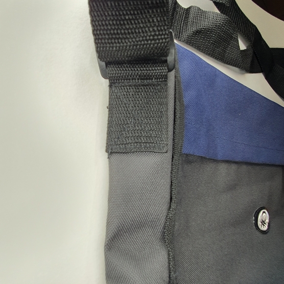 United Colors Of Benetton Messenger Bag (Unisex) Like New - Picture 5 of 16